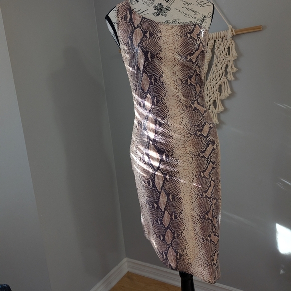 Vintage y2k Bebe snakeskin asymmetrical one shoulder mini dress - Picture 4 of 10